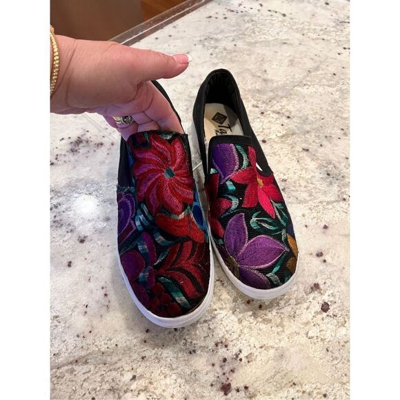 Talam Mexico Embroidered Black Floral Slip On Sneakers sz 10 EUC - Picture 1 of 5